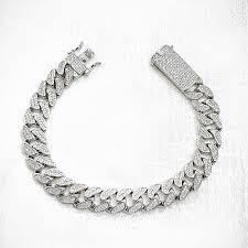 Classic Swagger: The Timeless Allure of the Cuban Bracelet.