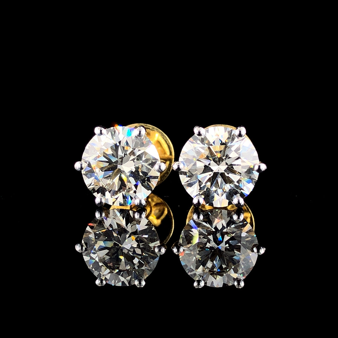 Elegant Stud Earrings – Timeless Simplicity & Versatile Style.