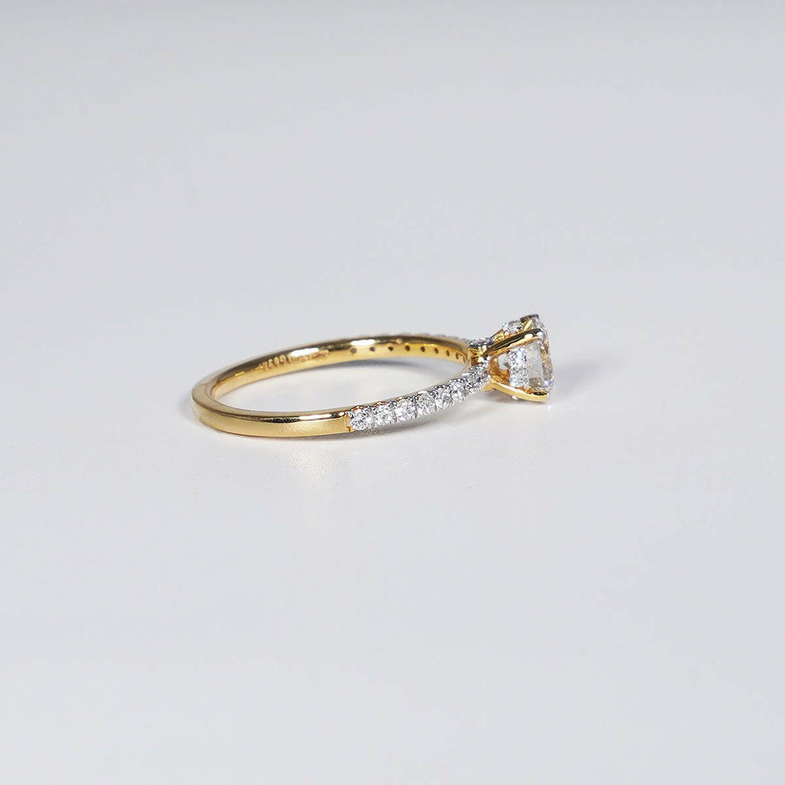 0.73 Carat Brilliant Round Cut Lab Grown Diamond Ring in 18K Yellow Gold.