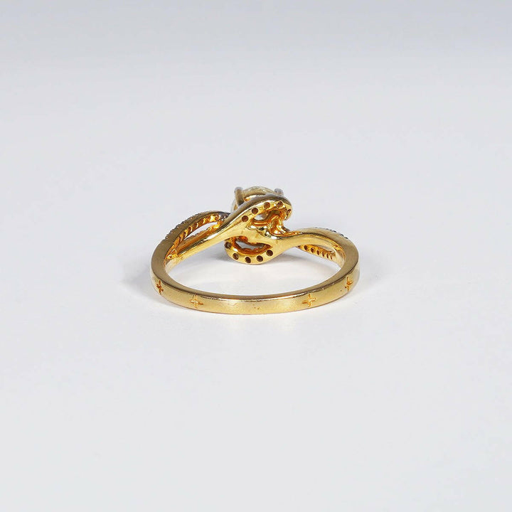 0.86 Carat Round Shape Natural Diamond Ring in 18K Yellow Gold.