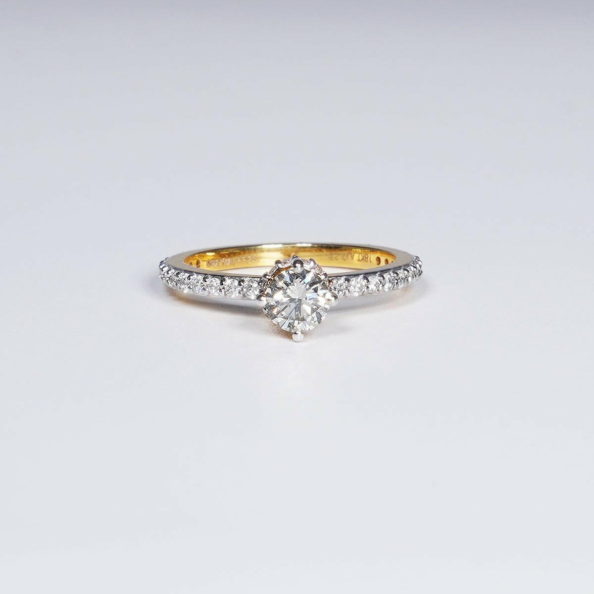 0.95 Carat Brilliant Round Cut Lab Grown Diamond Ring in 18K Yellow Gold.
