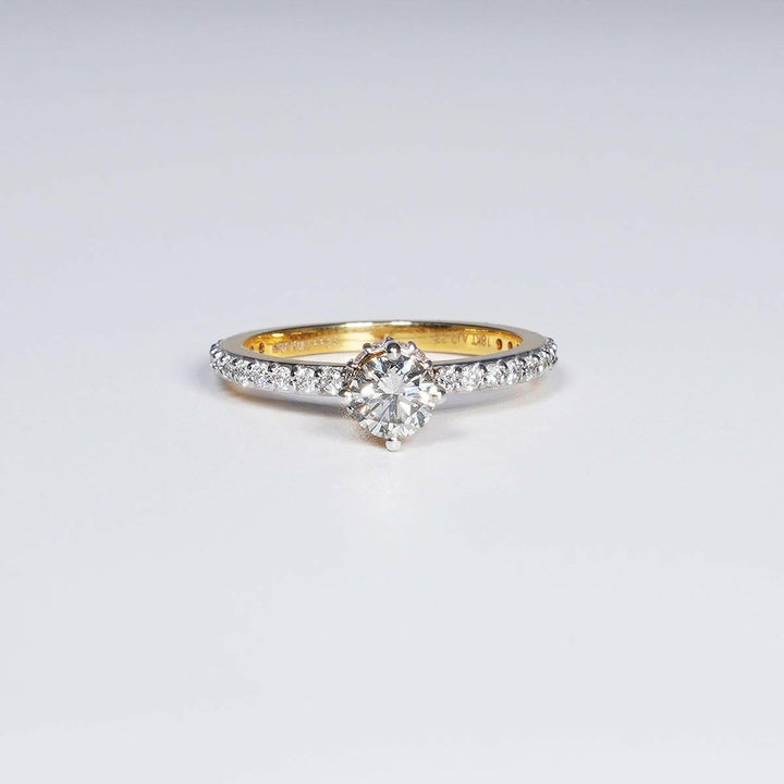 0.95 Carat Brilliant Round Cut Lab Grown Diamond Ring in 18K Yellow Gold.