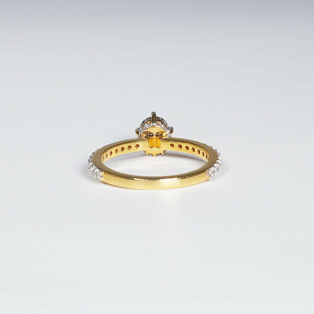 0.95 Carat Brilliant Round Cut Lab Grown Diamond Ring in 18K Yellow Gold.