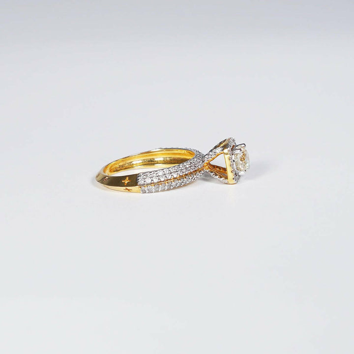 1.27 Carat Round Shape Natural Diamond Ring in 18K Yellow Gold.