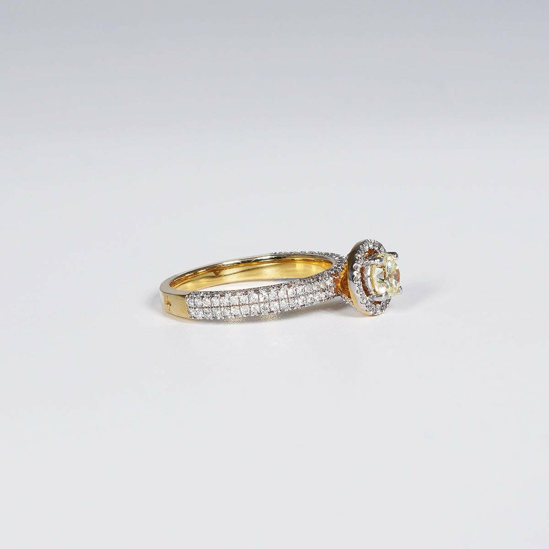 1.28ct Brilliant Round Natural Diamond Ring in 18K Yellow Gold.