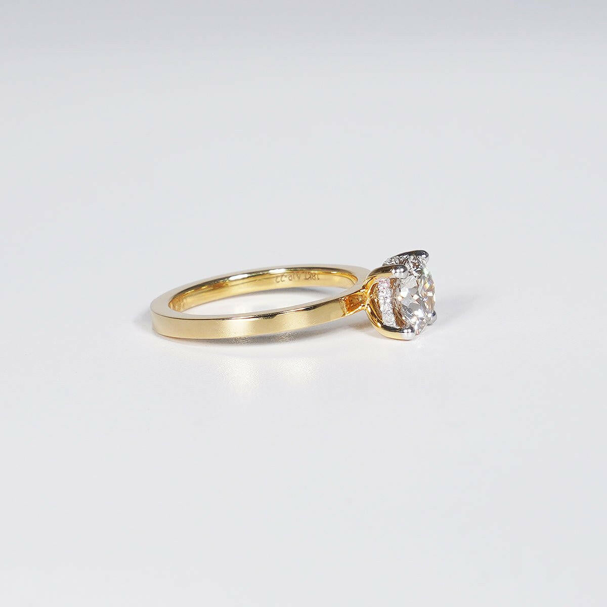 1.30ct Round Shape Lab Grown Diamond Ring in 18k Yellow Gold.