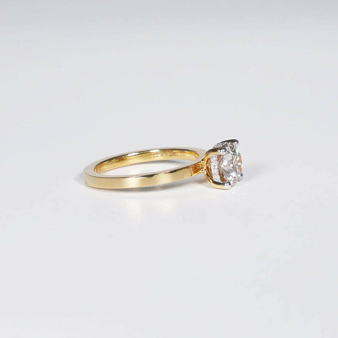 1.30ct Round Shape Lab Grown Diamond Ring in 18k Yellow Gold.