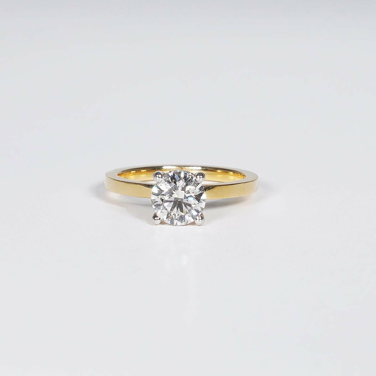 1.30ct Round Shape Lab Grown Diamond Ring in 18k Yellow Gold.