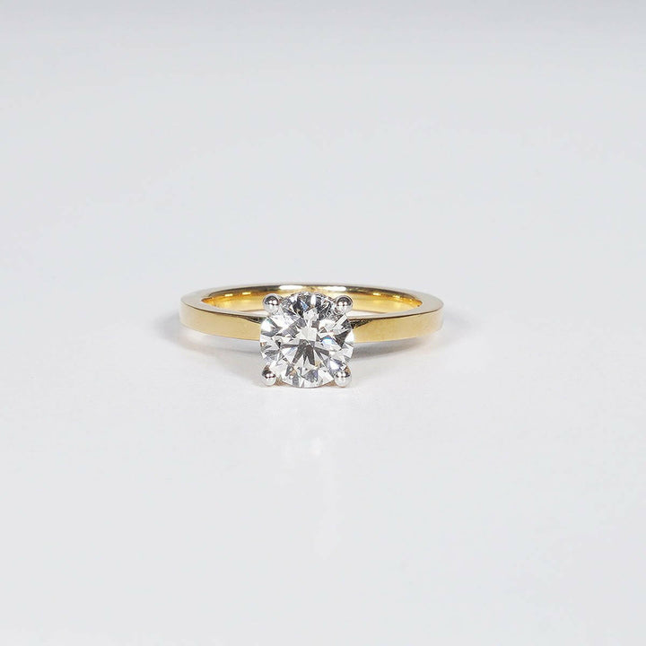 1.30ct Round Shape Lab Grown Diamond Ring in 18k Yellow Gold.