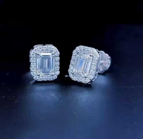 14 k gold studded 4 carat diamond studs for Unisex.