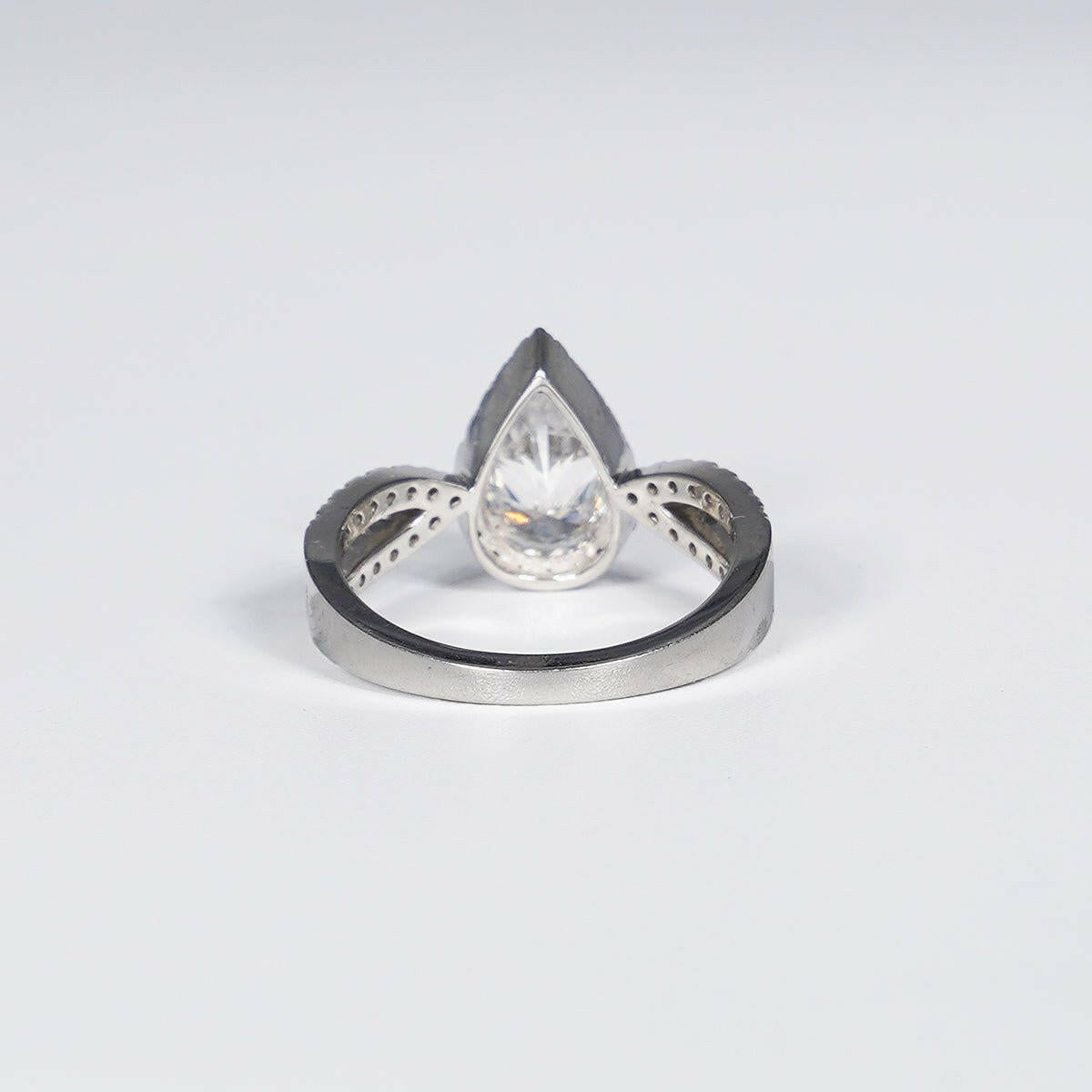 1.70 Carat Pear Shape Lab Grown Diamond Ring in Platinum Gold.