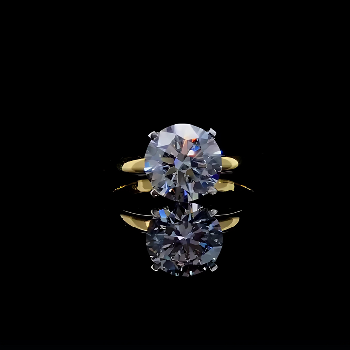 Timeless Sparkle: 2.00ct Round Lab Grown Diamond Ring in 18K Gold