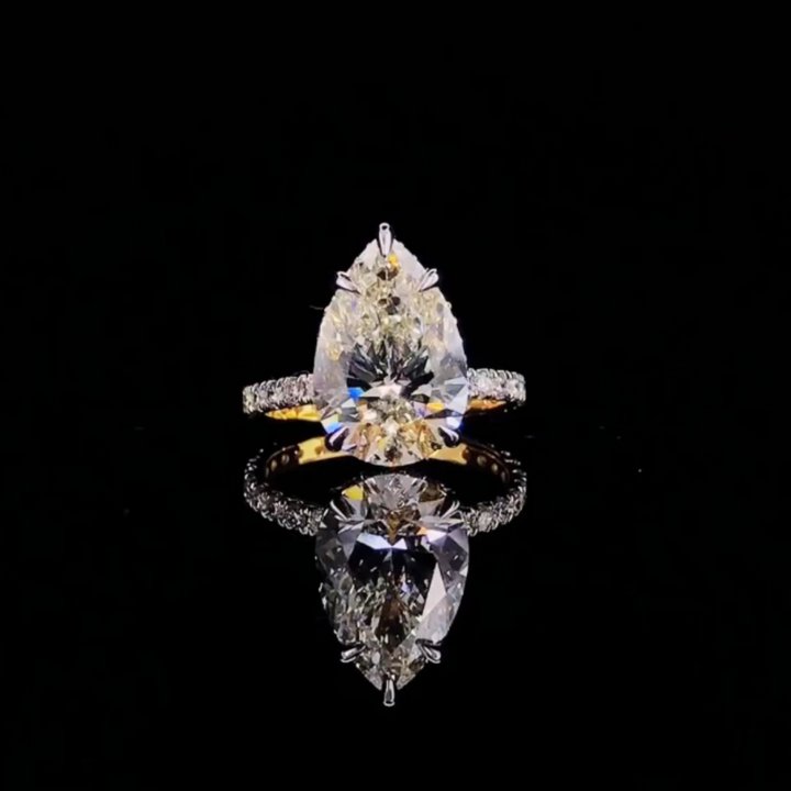 Glamorous 4.55CT Pear Lab Diamond Ring in Yellow Gold