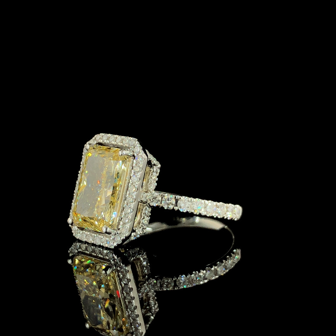 Exquisite 3.71ct Yellow Lab-Grown Diamond Ring – Sustainable Luxury and Brilliant Beauty.
