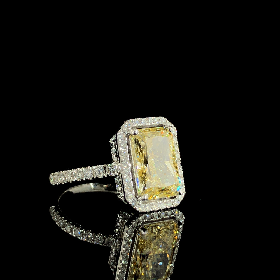Exquisite 3.71ct Yellow Lab-Grown Diamond Ring – Sustainable Luxury and Brilliant Beauty.