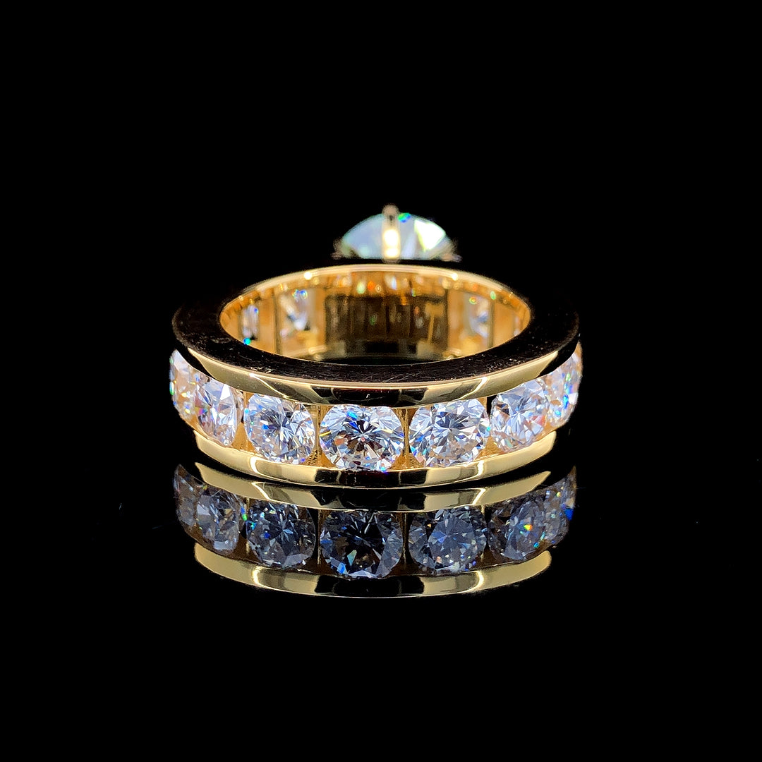 ring_image_1.jpg" alt="11.3ct Lab-Grown Diamond Green Round & Baguette Shape Ring in 14k yellow gold
