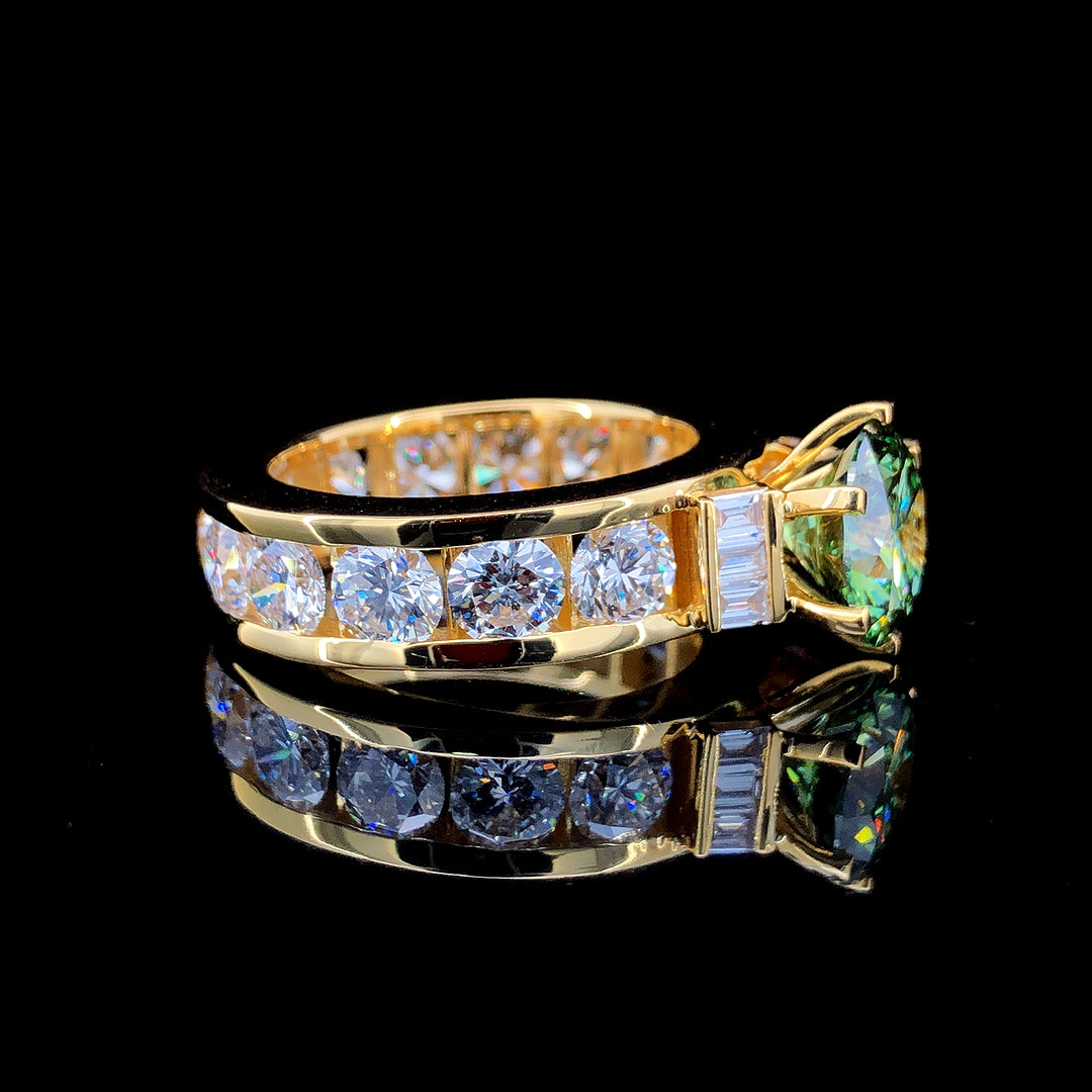 ring_image_1.jpg" alt="11.3ct Lab-Grown Diamond Green Round & Baguette Shape Ring in 14k yellow gold