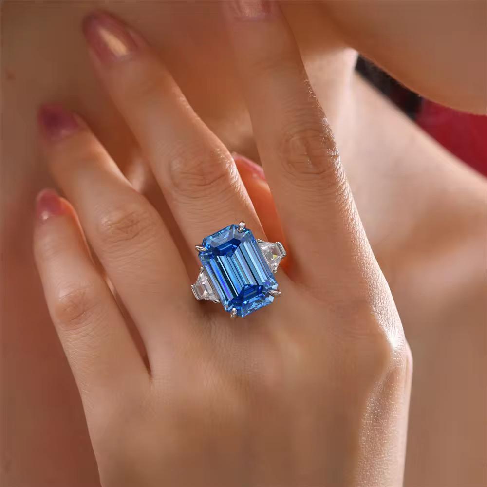 Stunning 10ct Emerald Shape Vivid Blue Lab Grown Diamond Ring in 14K White Gold