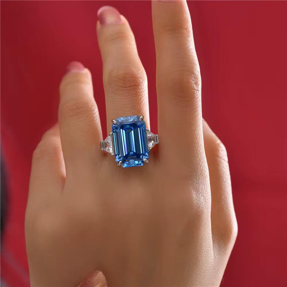 Stunning 10ct Emerald Shape Vivid Blue Lab Grown Diamond Ring in 14K White Gold