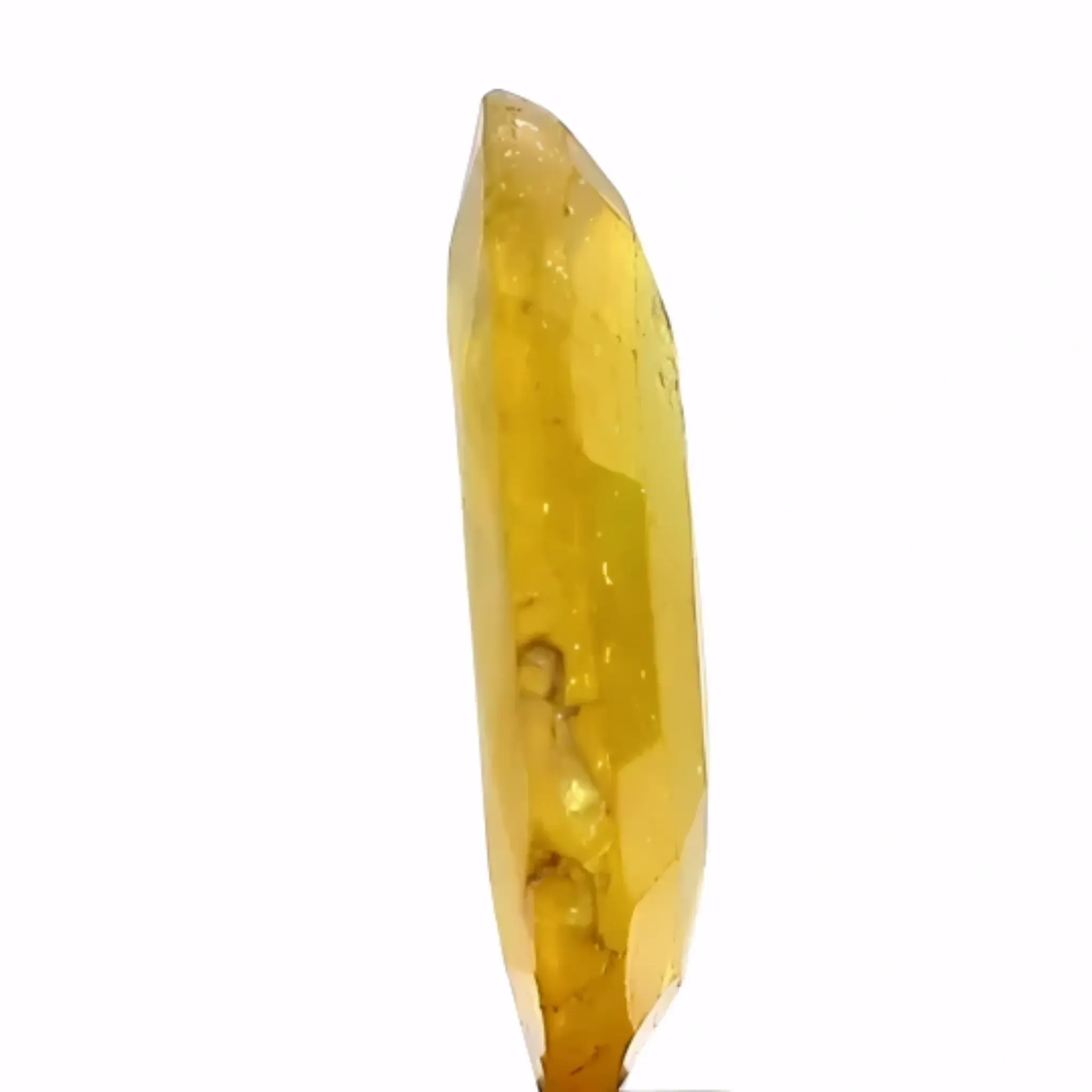 4.15ct Genuine Yellow Sapphire (Heated & treat) – Bangkok Origin – Lustrous & Elegant