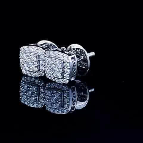 Celestial Spark: 14K Gold Men's Stud Earring with a 3ct Lab-Grown Diamond.