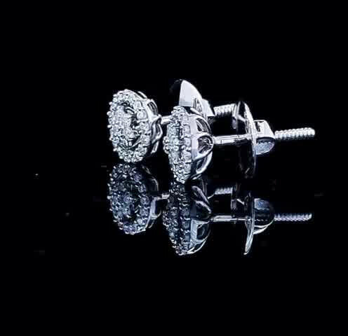 Celestial Spark: 14K Gold Men's Stud Earring with a 3ct Lab-Grown Diamond.