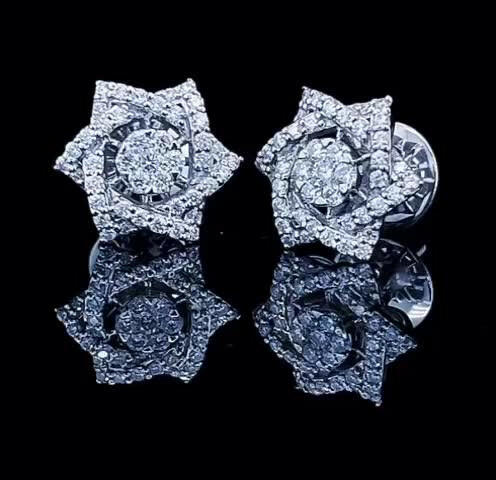 Dazzling Harmony: 14K Gold Men's Stud Earring Enhanced with a 3.5ct Lab-Grown Diamond.