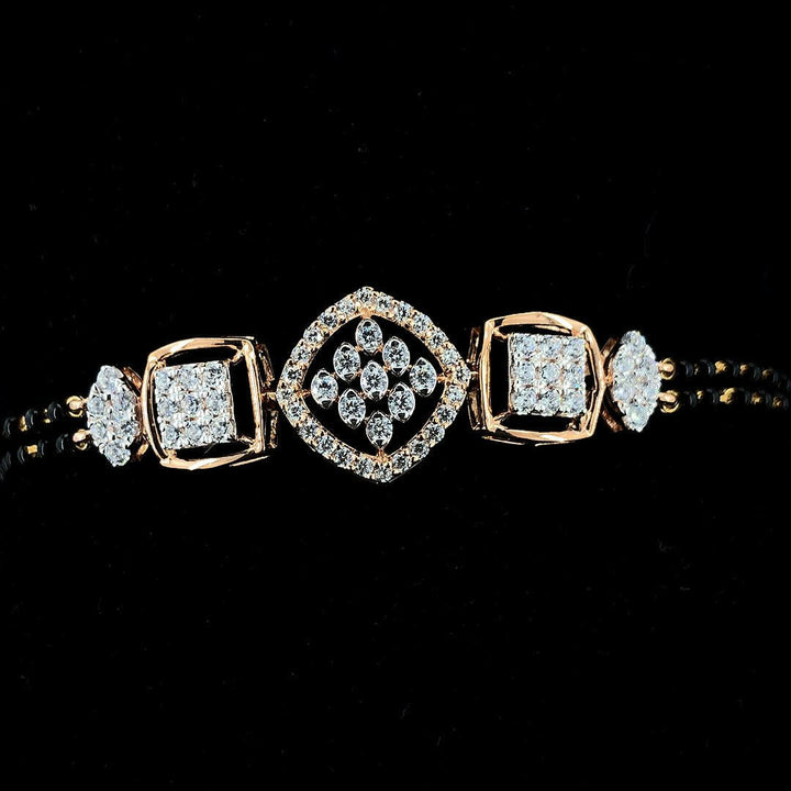 Dazzling Radiance: The 18K Gold Chain Bracelet Sparkling with 1.096ct Diamonds.