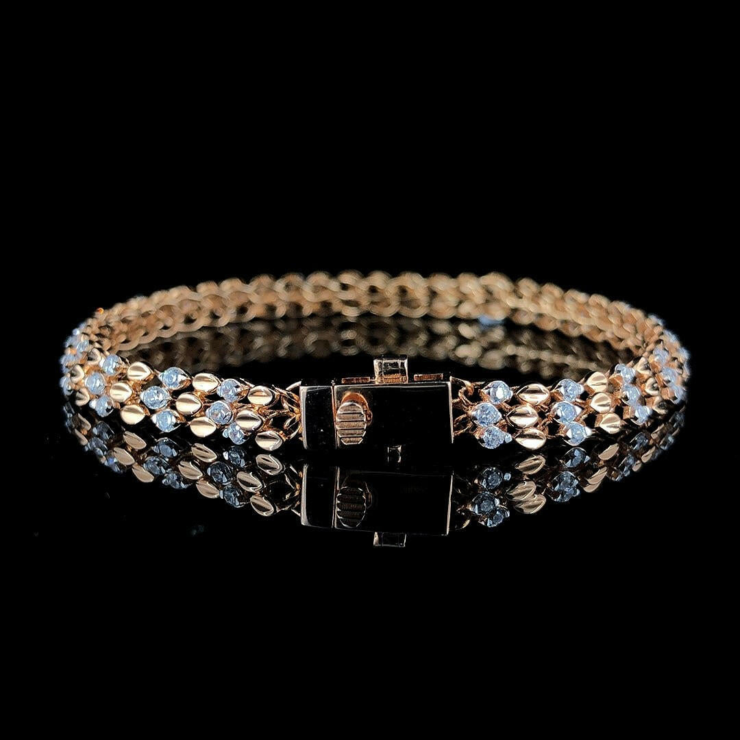 Diamond Brilliance: The Captivating 18K Gold Bracelet Accented with 1.296ct Diamonds.