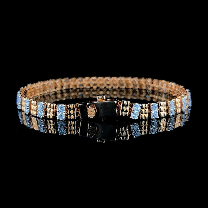 Elegance Defined: Exquisite 18K Gold Bracelet with 1.890ct Diamond Embellishments.