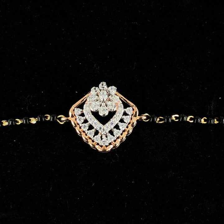 Elegant 18K Gold Bracelet with 0.259ct Diamond Accent: A Harmony of Brilliance and Craftsmanship.