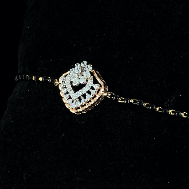 Elegant 18K Gold Bracelet with 0.259ct Diamond Accent: A Harmony of Brilliance and Craftsmanship.