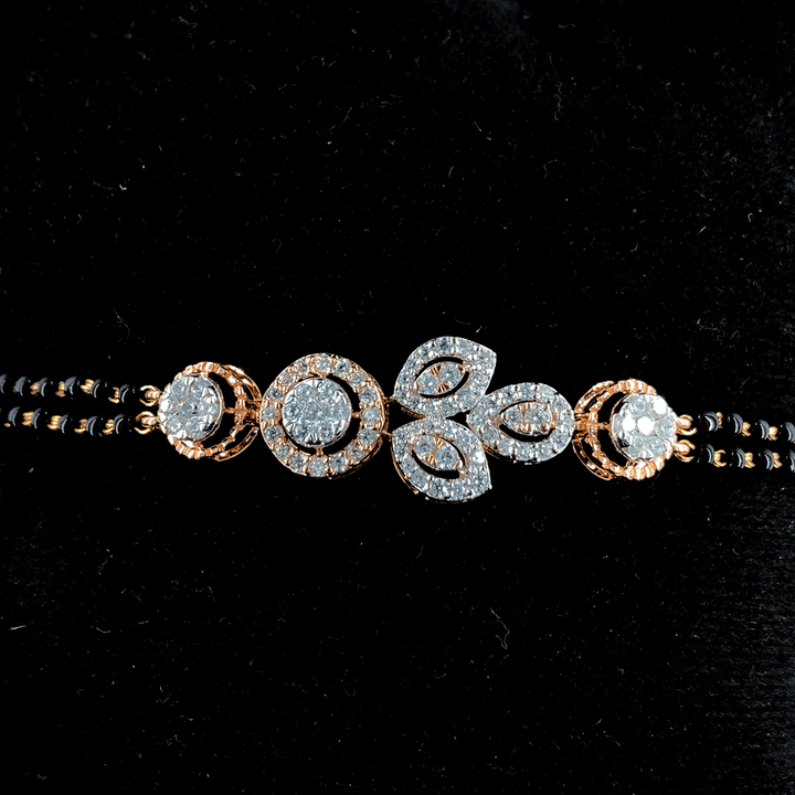 Elegantly Eternal: The 18K Gold Bracelet Adorned with 0.897ct of Glistening Diamonds.