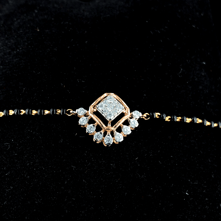 Exquisite .0380ct 18K Gold Chain Bracelet with Dazzling Diamonds.
