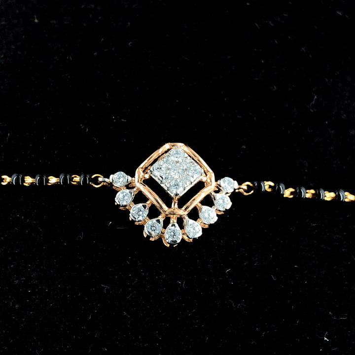 Exquisite .0380ct 18K Gold Chain Bracelet with Dazzling Diamonds.
