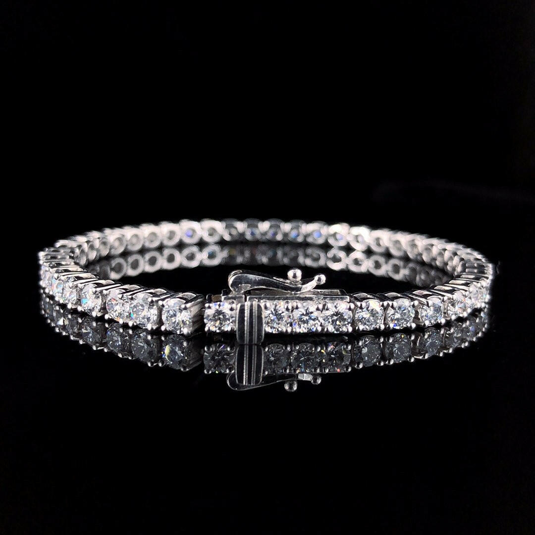 Exquisite 14K Gold Tennis Bracelet with 6.120ct Lab-Grown Diamonds.