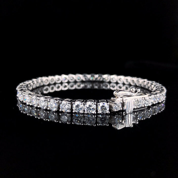Exquisite 14K Gold Tennis Bracelet with 6.120ct Lab-Grown Diamonds.
