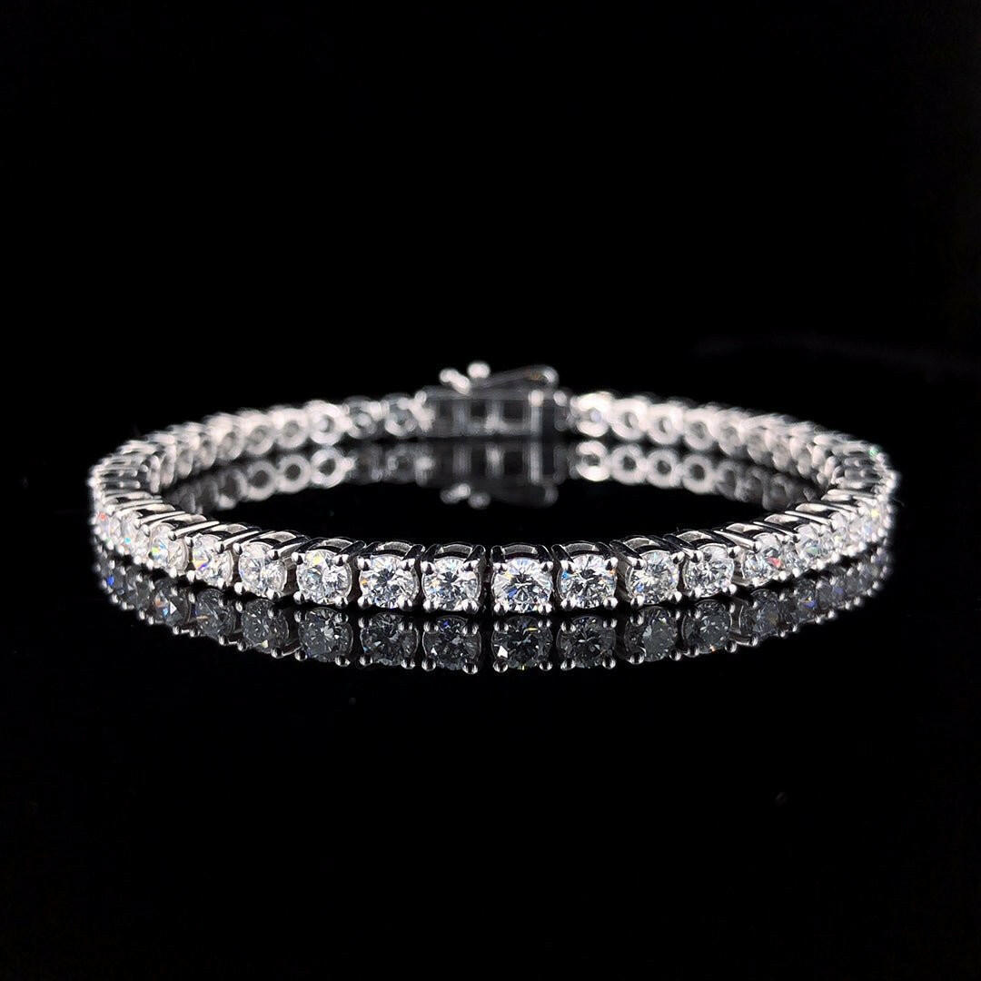 Exquisite 14K Gold Tennis Bracelet with 6.120ct Lab-Grown Diamonds.