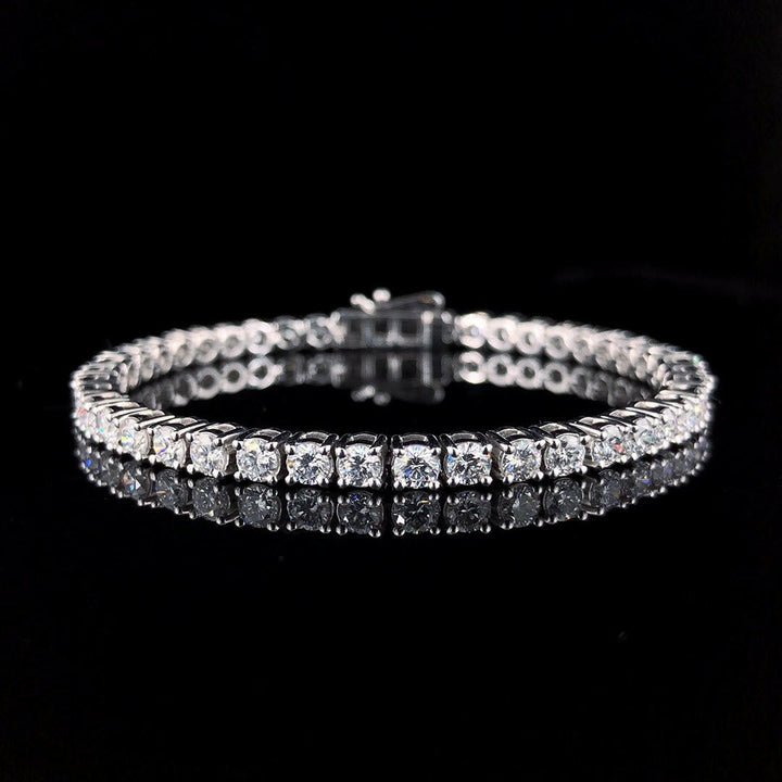 Exquisite 14K Gold Tennis Bracelet with 6.120ct Lab-Grown Diamonds.