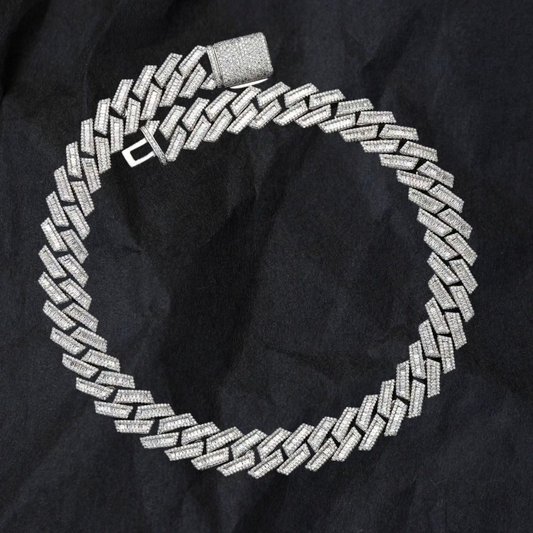 Exquisite Opulence: 14K Gold 18ct Lab-Grown Diamond Cuban Necklace.