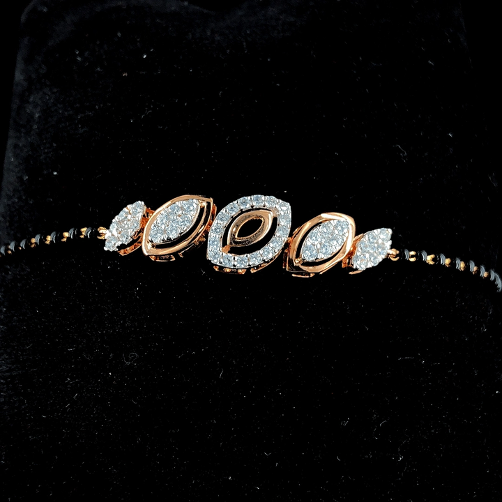 Luxurious 18K Gold Chain Bracelet Featuring 0.824ct Diamond - Quintessence of Elegance and Distinction.