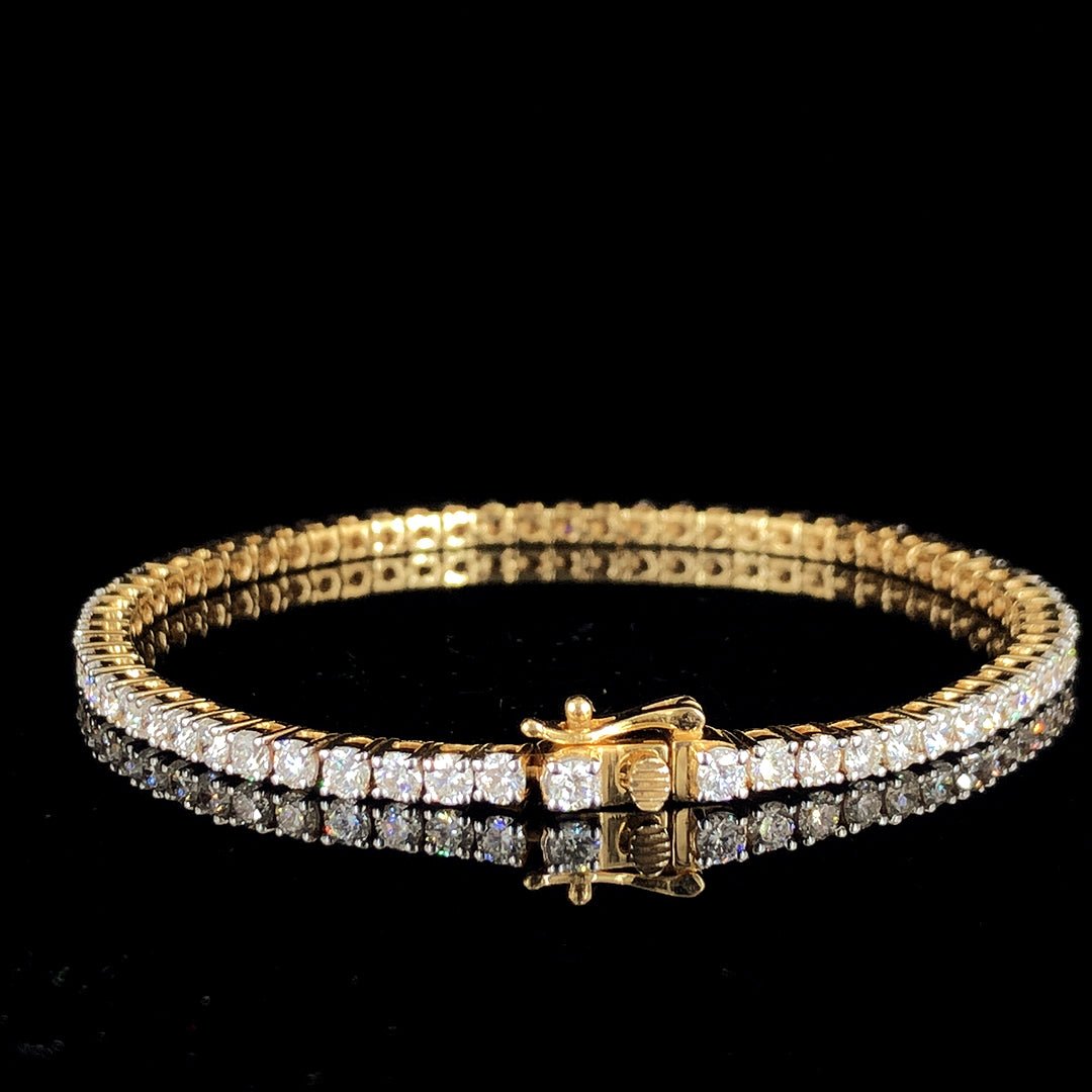 Radiant Elegance: 18K Gold Tennis Bracelet Adorned with 4.790ct Lab-Grown Diamonds.