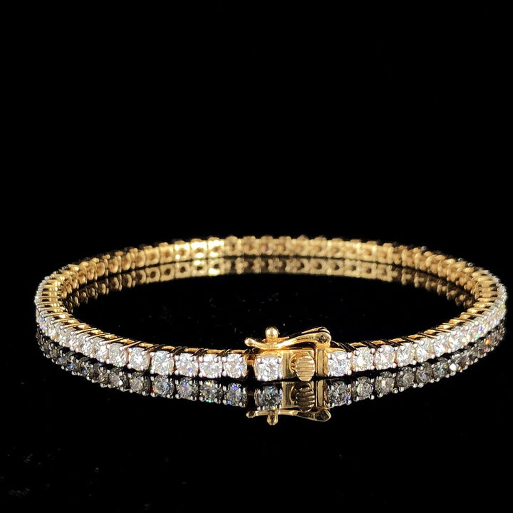 Radiant Elegance: 18K Gold Tennis Bracelet Adorned with 4.790ct Lab-Grown Diamonds.