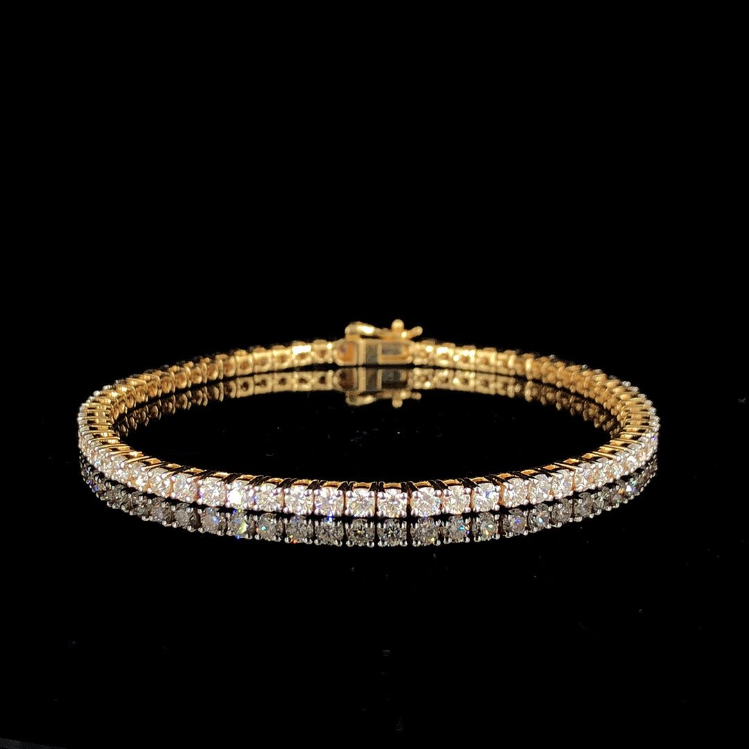 Radiant Elegance: 18K Gold Tennis Bracelet Adorned with 4.790ct Lab-Grown Diamonds.