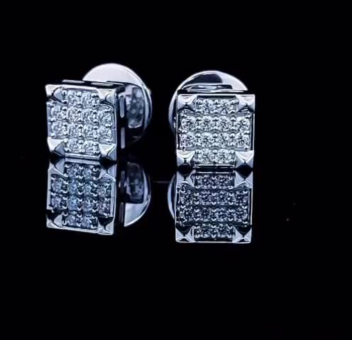 Radiant Majesty: The 14K Gold Men's Stud Earring Adorned with a 3.3ct Lab-Grown Diamond.