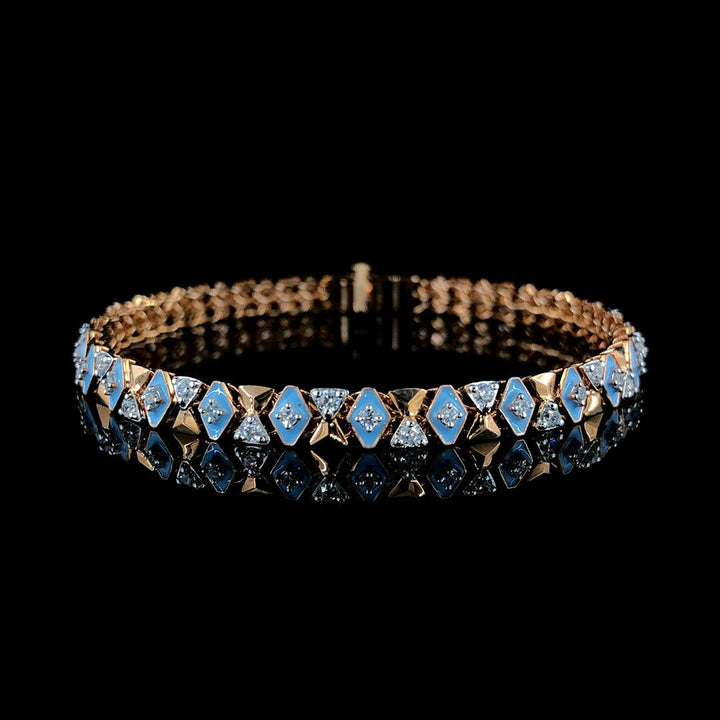 Refined Radiance: The 18K Gold Bracelet with Captivating 1.230ct Diamond Ensemble.
