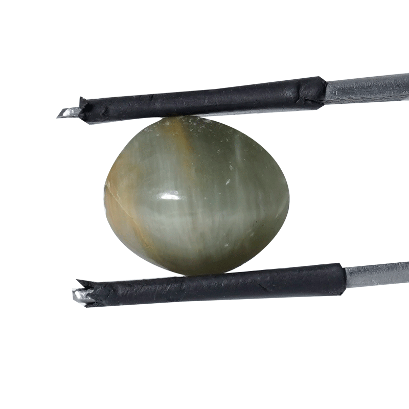 Sovereign Sheen: The Majestic 4.75ct Cat's Eye Gemstone.