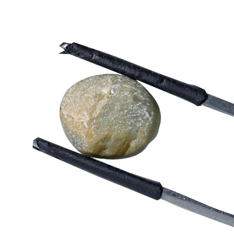 Sovereign Sheen: The Majestic 4.75ct Cat's Eye Gemstone.