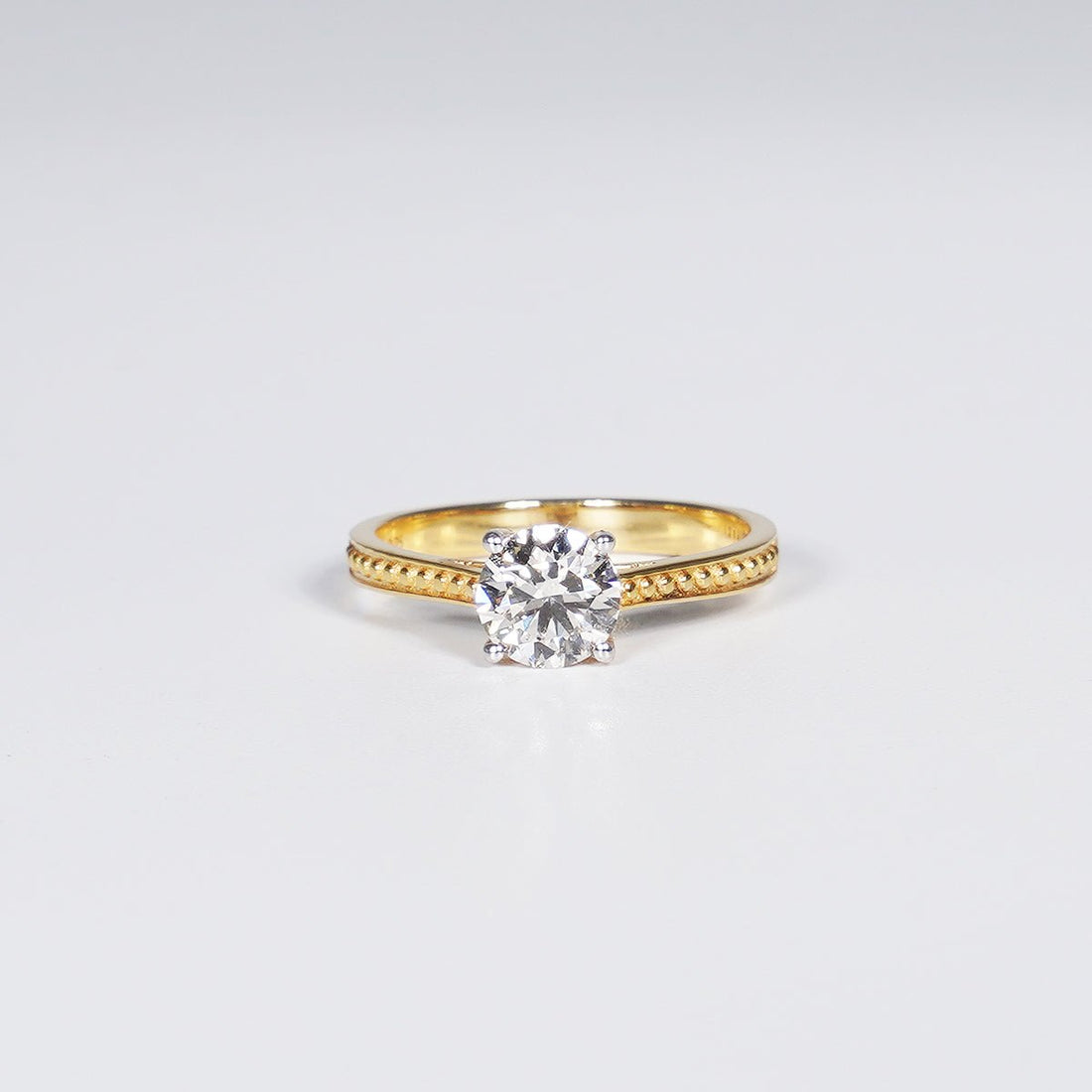 Stunning 1.01 Carat Brilliant Round Cut Lab Grown Diamond Ring in 18K yellow Gold.