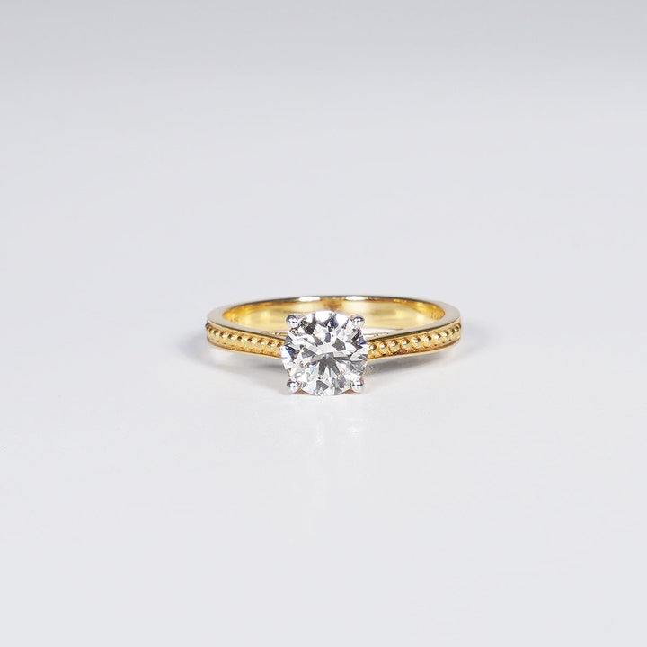 Stunning 1.01 Carat Brilliant Round Cut Lab Grown Diamond Ring in 18K yellow Gold.